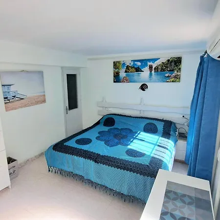 Villa 2 Bed - Sleeps 5 - Private Pool & Garden Nerja