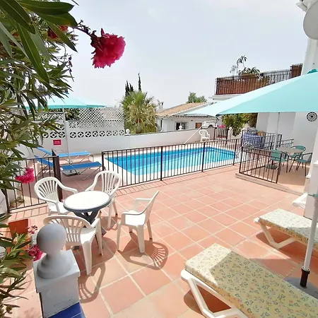 Villa 2 Bed - Sleeps 5 - Private Pool & Garden *