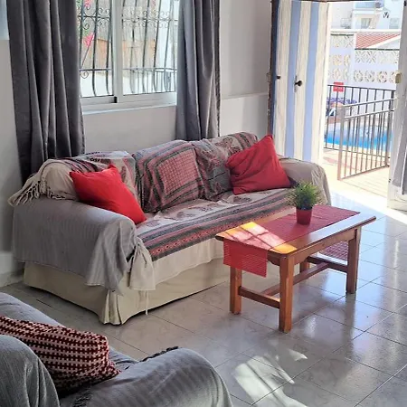 2 Bed - Sleeps 5 - Private Pool & Garden