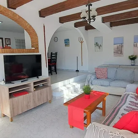 2 Bed - Sleeps 5 - Private Pool & Garden 빌라 *