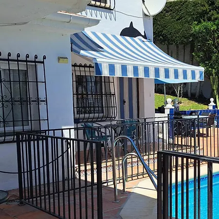 2 Bed - Sleeps 5 - Private Pool & Garden 빌라