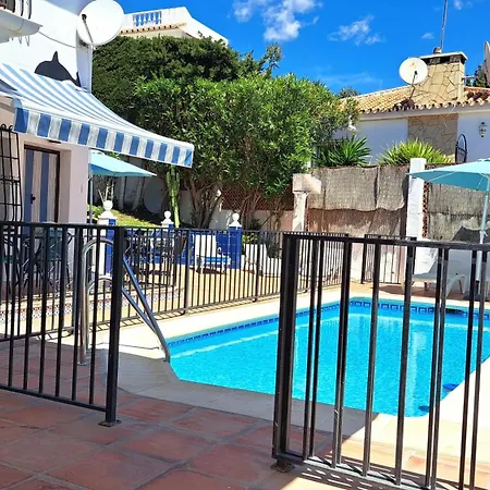 빌라 2 Bed - Sleeps 5 - Private Pool & Garden 네르하