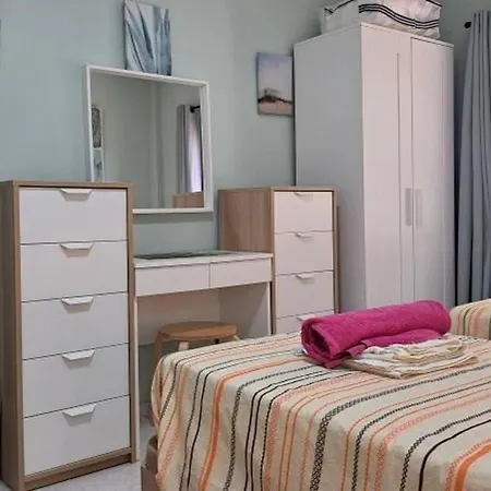2 Bed - Sleeps 5 - Private Pool & Garden 빌라 네르하