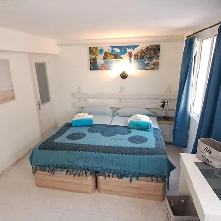 2 Bed - Sleeps 5 - Private Pool & Garden 빌라 네르하